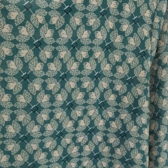CAbi EUC Jade Green Print Top Spring Prick Blouse Medium #3069 Vacation Travel - Picture 3 of 9